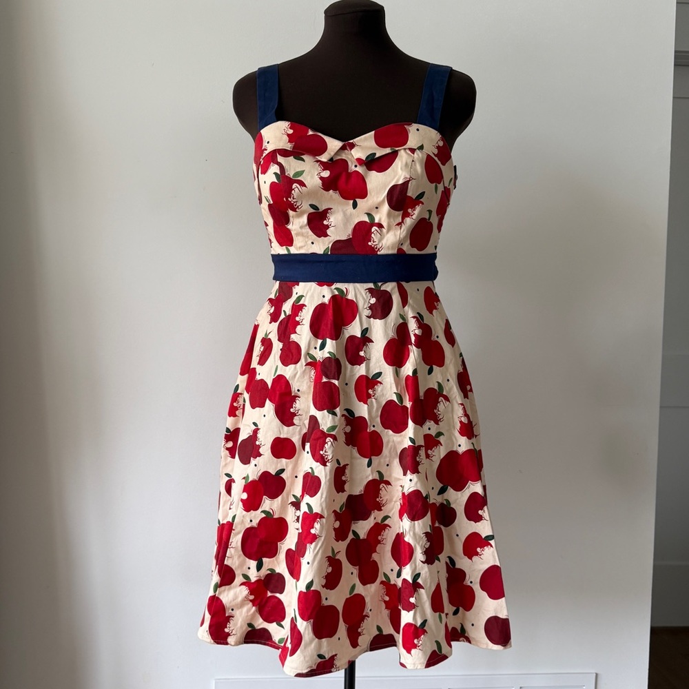 Disney parks Dress shop Snow White and poison apple women’s dress size XS
